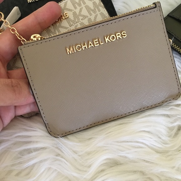 Michael Kors Handbags - Michael Kors coinpouch with ID holder